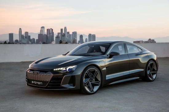 Audi-e GT prototips tika uzlādēts